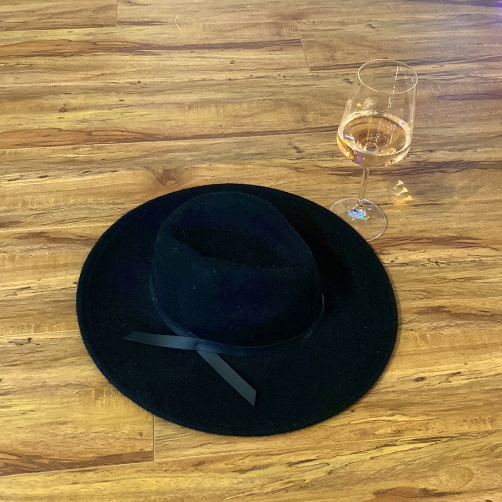 Black felt hat. Black hat. Brim hat